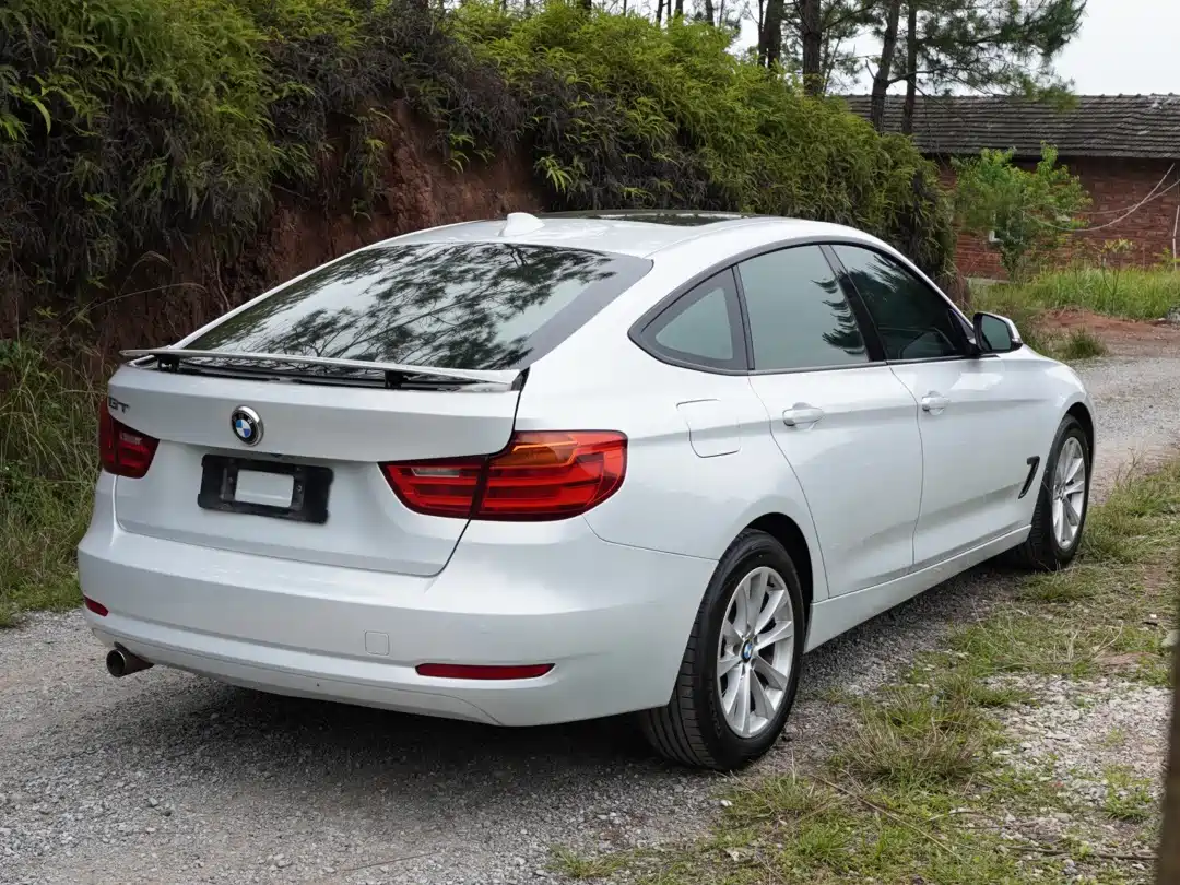BMW 3 Series GT 2013 Model 320i Leading фото 10