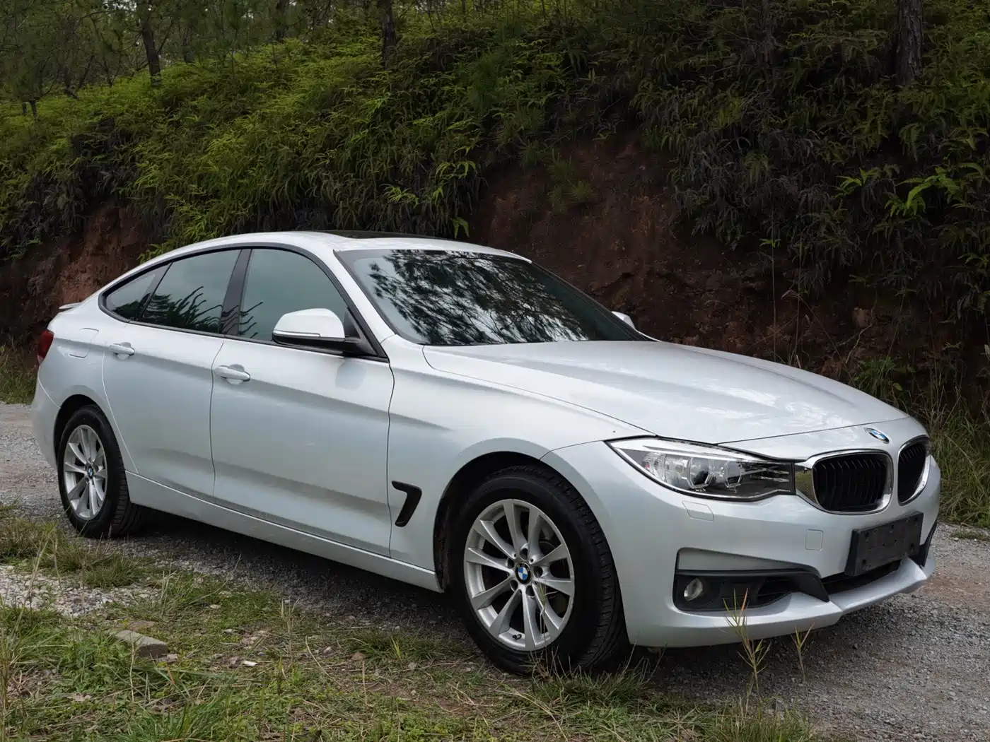 BMW 3 Series GT 2013 Model 320i Leading фото 14