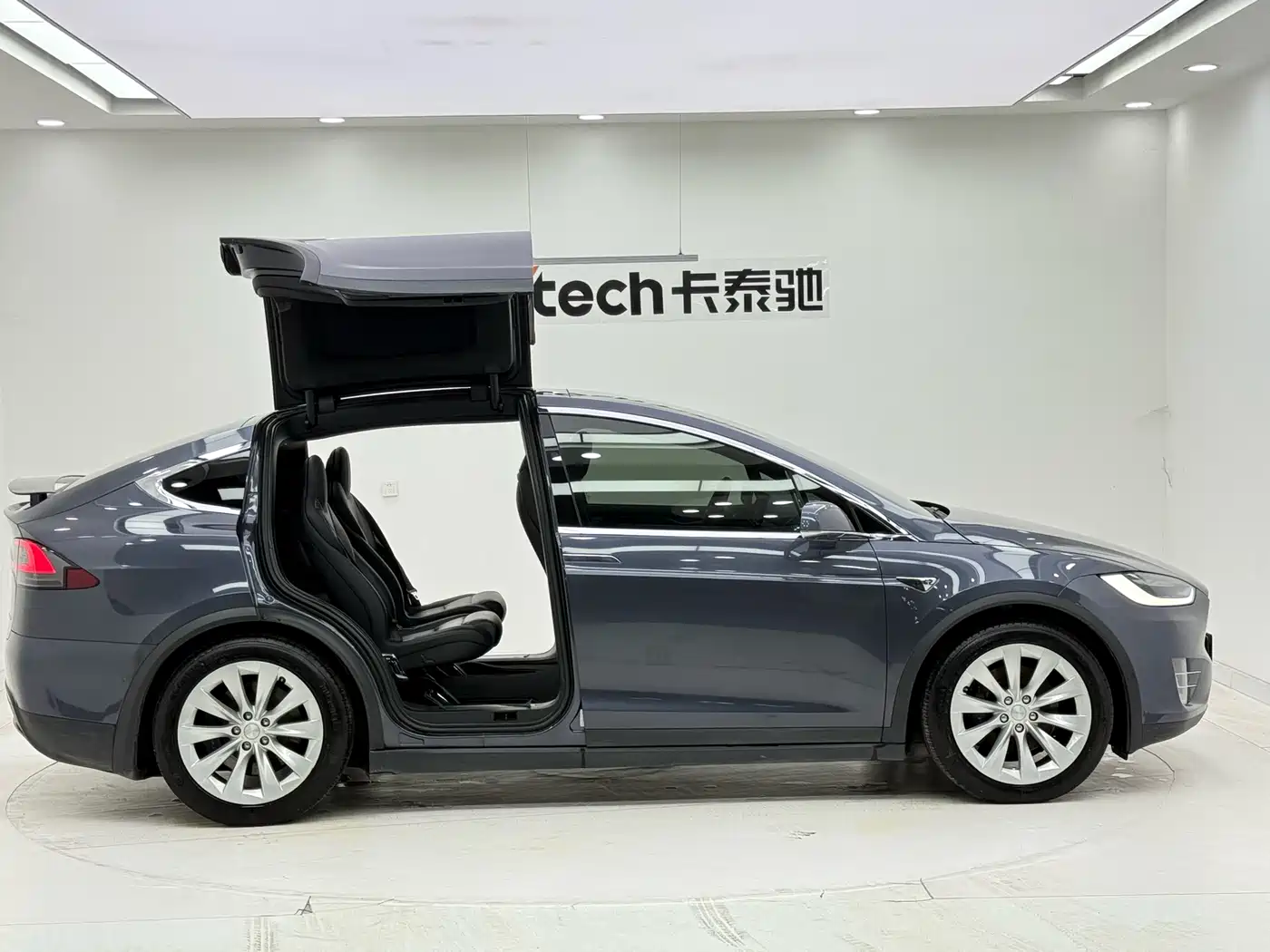 TESLA MODEL X
