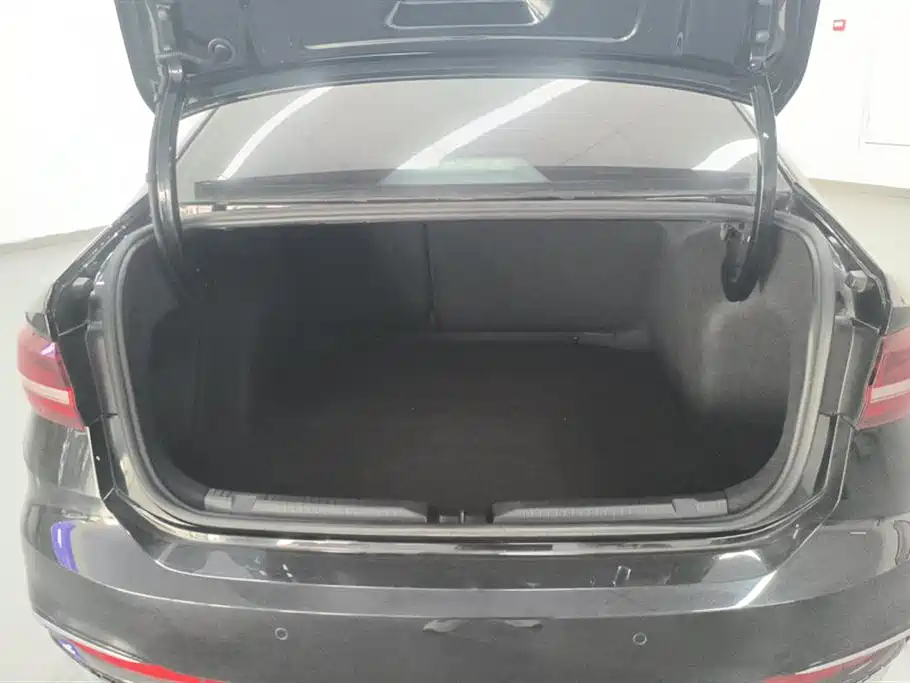 Volkswagen Lavida 2023 300TSI DSG Starlight Full Comfort Edition фото 4