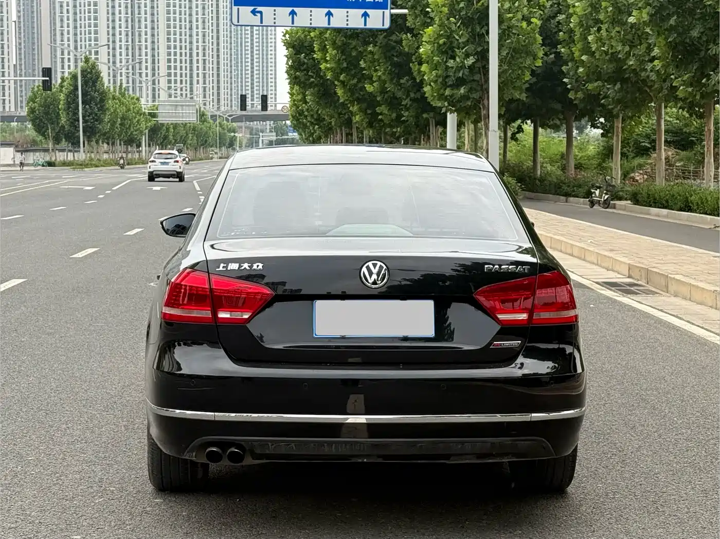 Volkswagen Passat 2014 1.8TSI DSG Luxury Navigation Edition фото 8