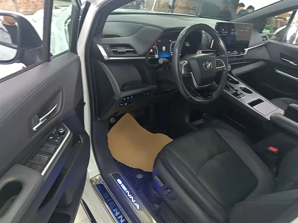 Toyota Sienna 2021 2.5L Hybrid Ultimate Edition фото 16