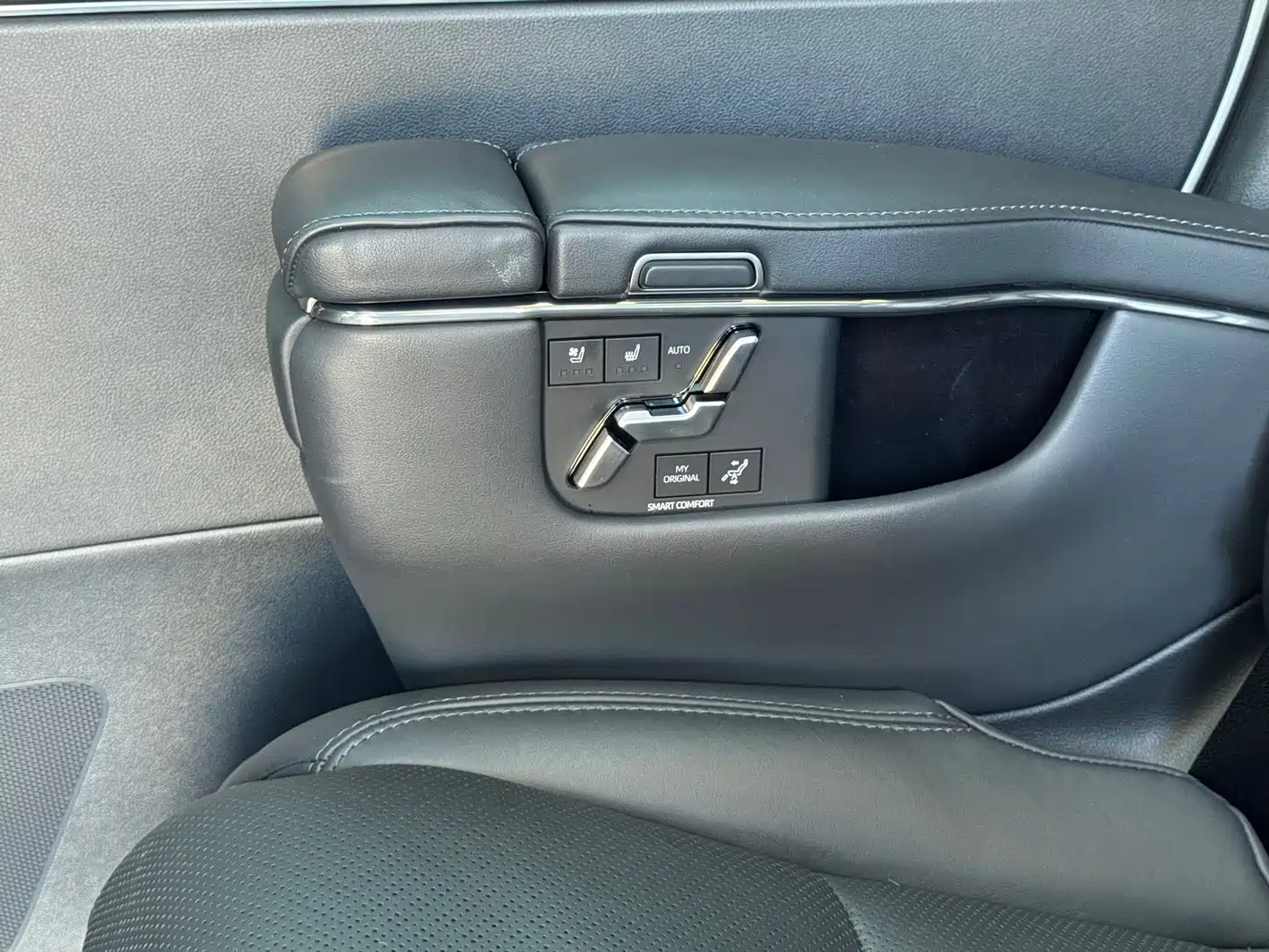 Toyota Vellfire 2024 Crown Hybrid 2.5L Executive Premium Edition фото 15