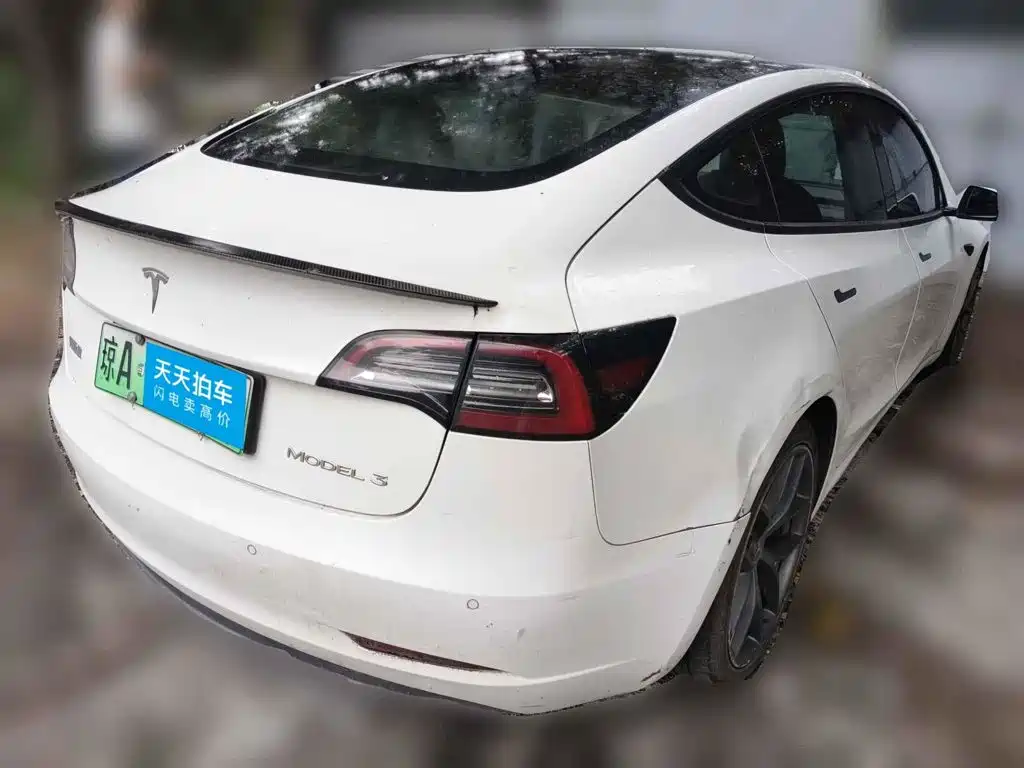 Фото 2 - Tesla Model 3