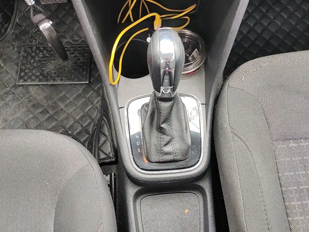 Volkswagen Polo 2016 1.6L Automatic Comfort фото 14