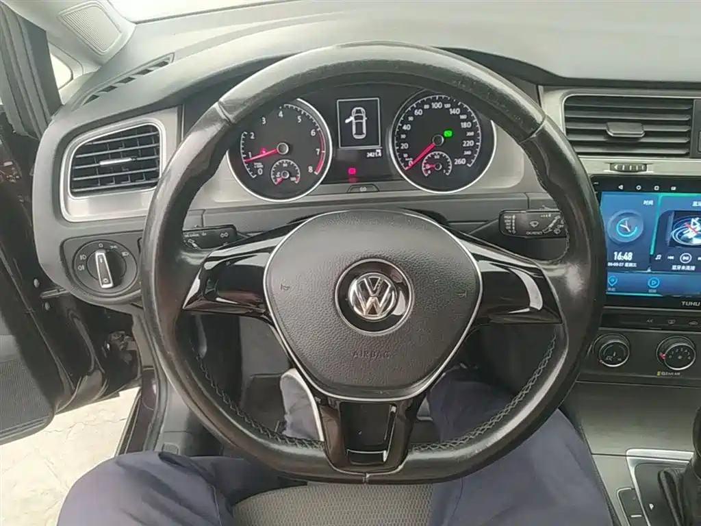 Volkswagen Golf 2016 230TSI Automatic Comfort фото 11