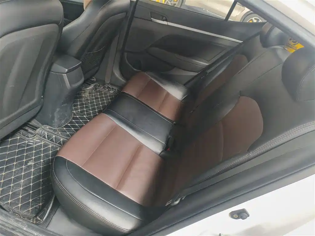Hyundai Elantra 2016 Model 1.6L Automatic Smart Elite фото 15