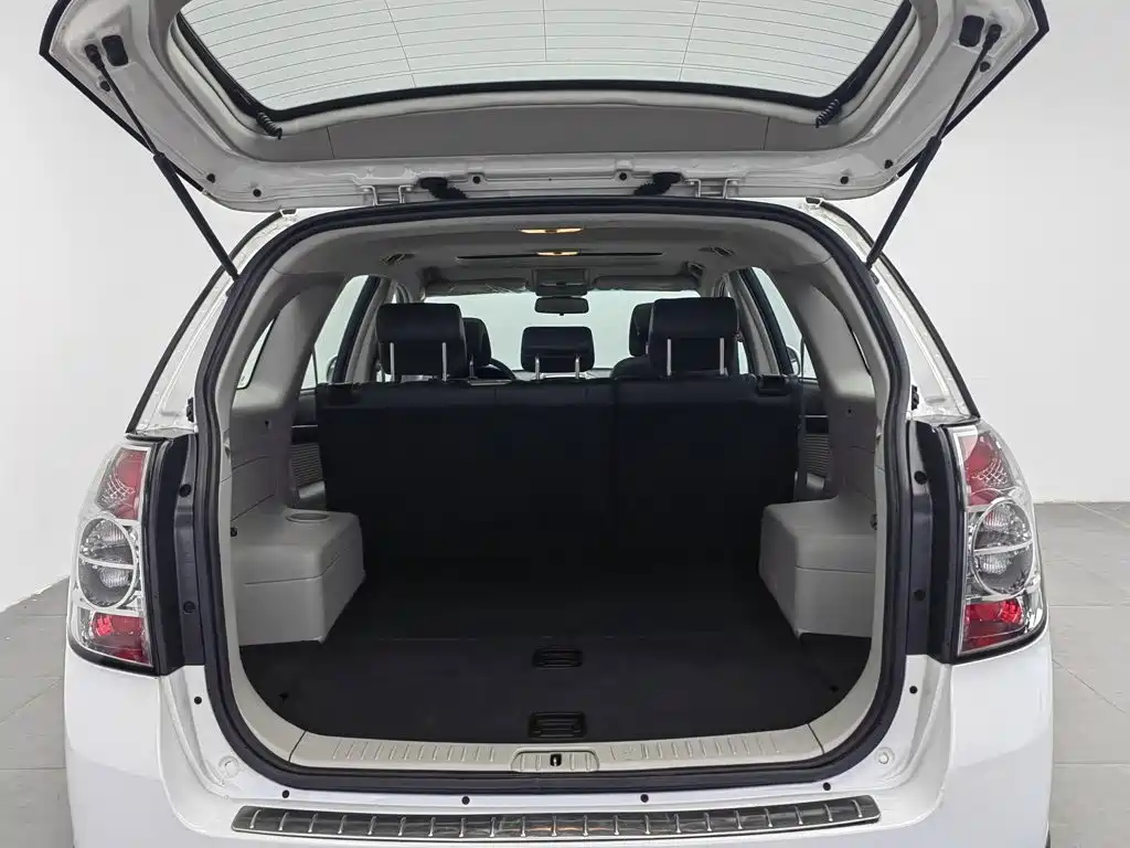 Chevrolet Captiva 2012 2012 Model 2.4L 2WD Urban Edition 5-Seater