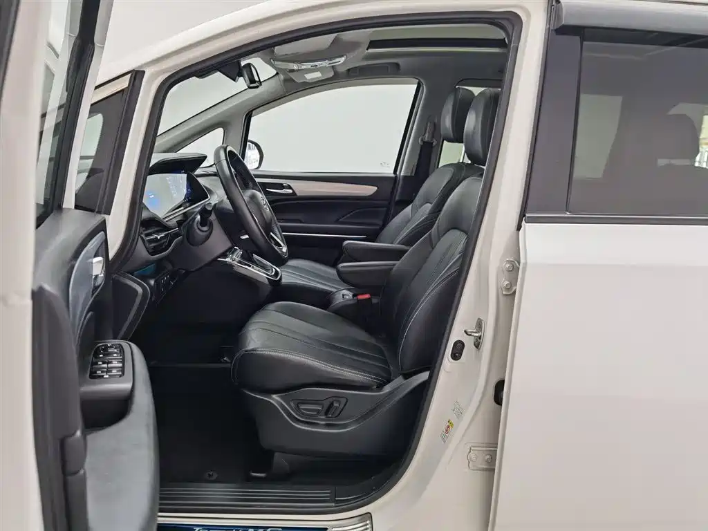 GAC Trumpchi Trumpchi M6 2021 270T DCT Luxury Edition (7-seater) фото 10