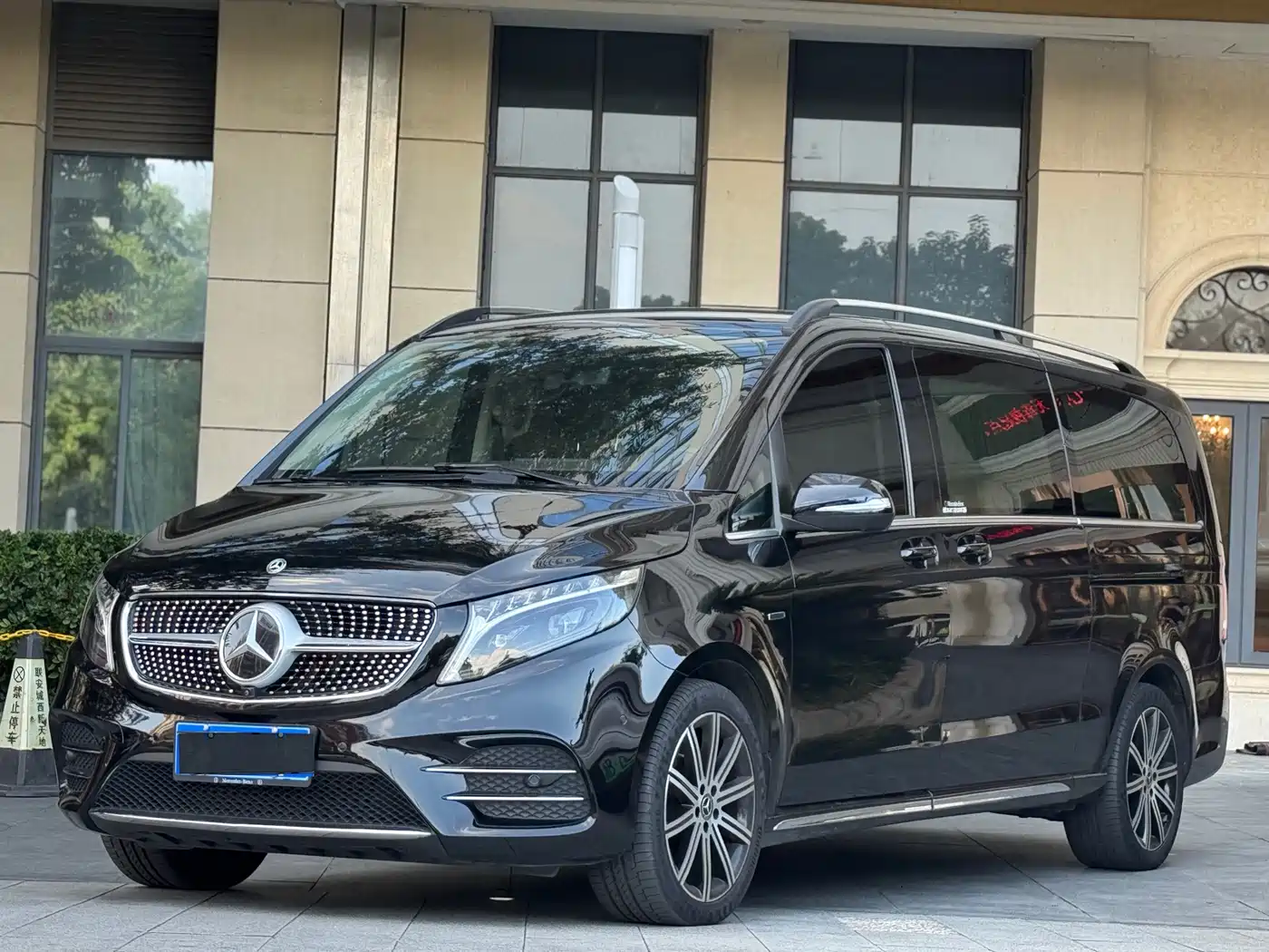 Mercedes-Benz V-Class 2022 V 260 L Long Wheelbase Luxury Edition