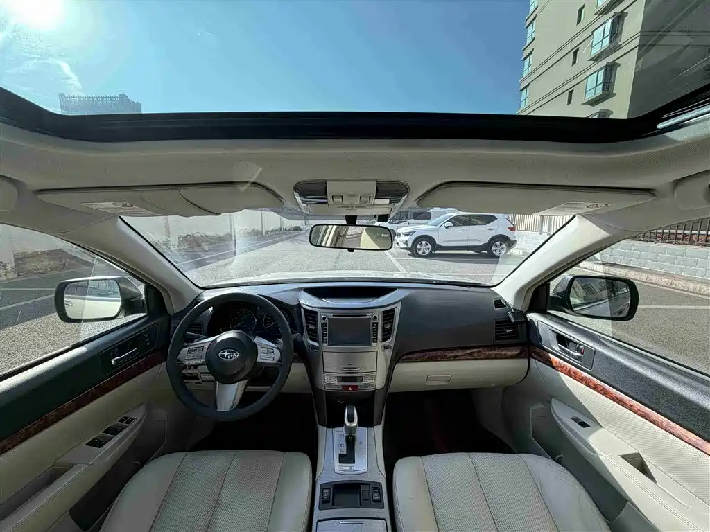 Subaru Outback 2010 2.5i Luxury Navigation фото 7