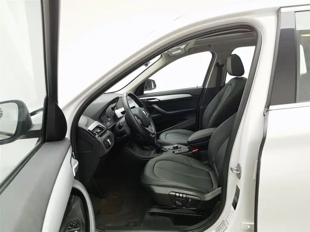 BMW X1 2018 sDrive20Li Leading Model фото 10