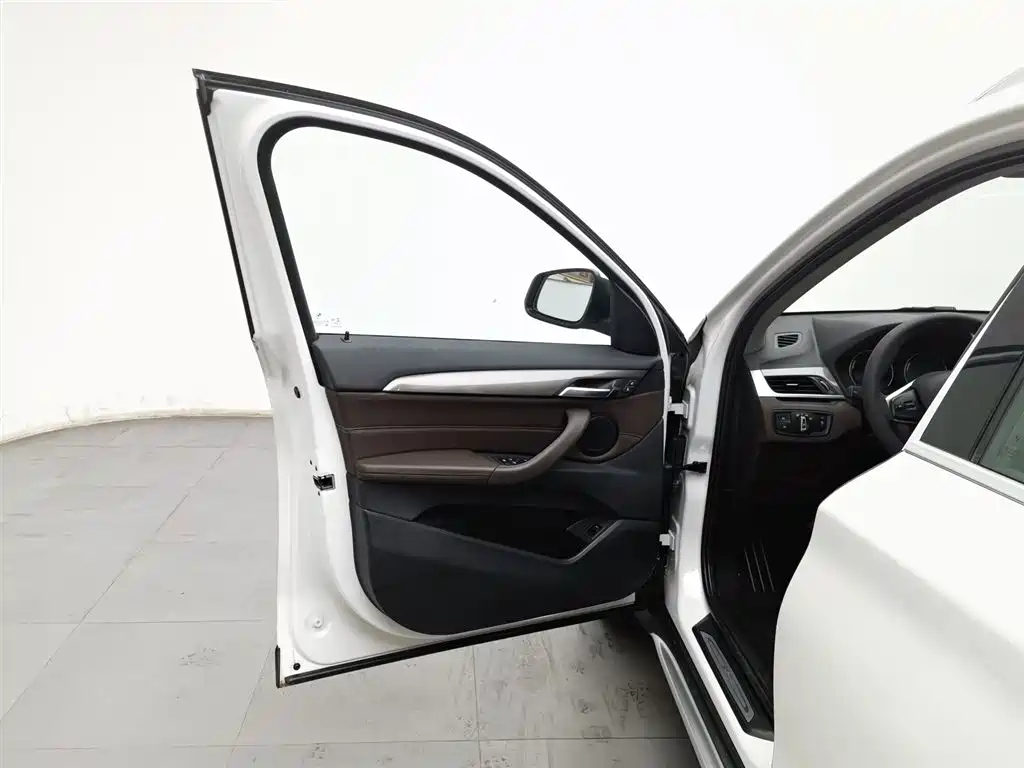 BMW X1 2019 sDrive18Li Premium Model фото 8
