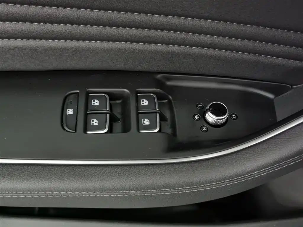 Hongqi HS5 2025 2.0T 2WD Mystic Shadow Edition фото 9