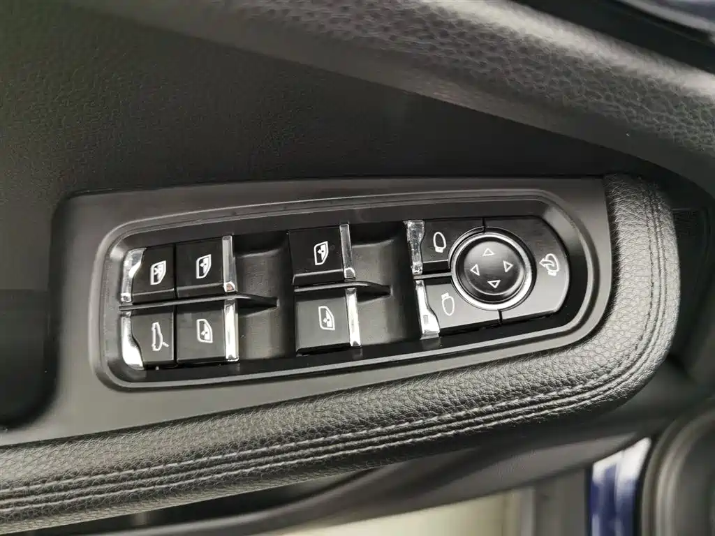 Porsche Macan 2017 Macan 2.0T фото 9