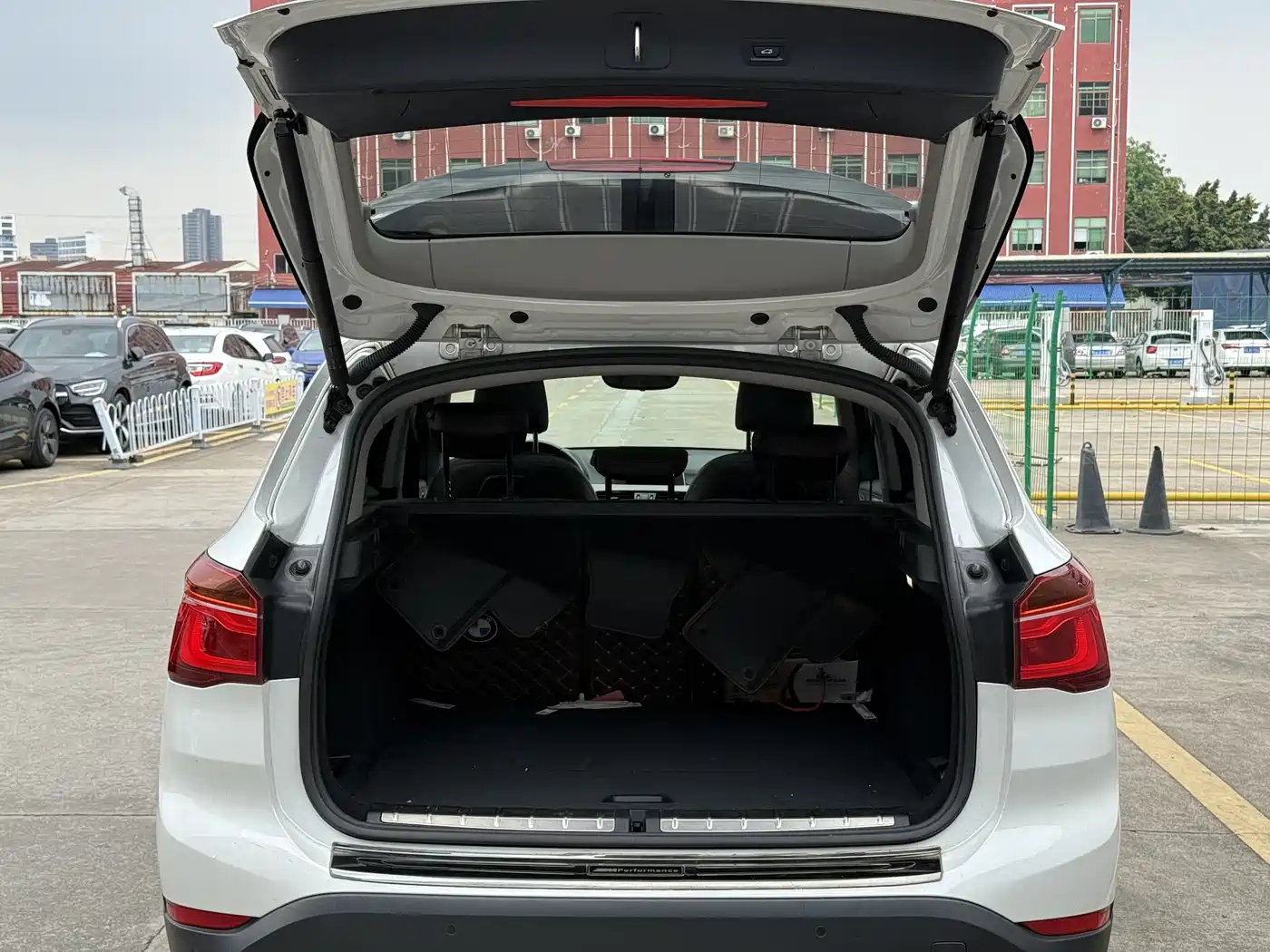 BMW X1 2019 sDrive18Li Premium Model фото 12