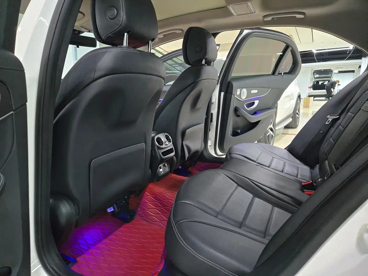 Фото 4 - Mercedes-Benz C-Class