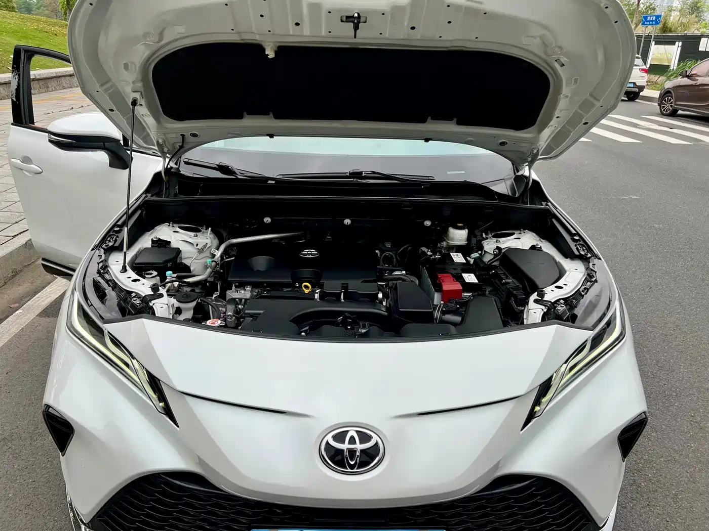 Toyota Venza 2022 2.0L CVT 2WD Premium фото 32