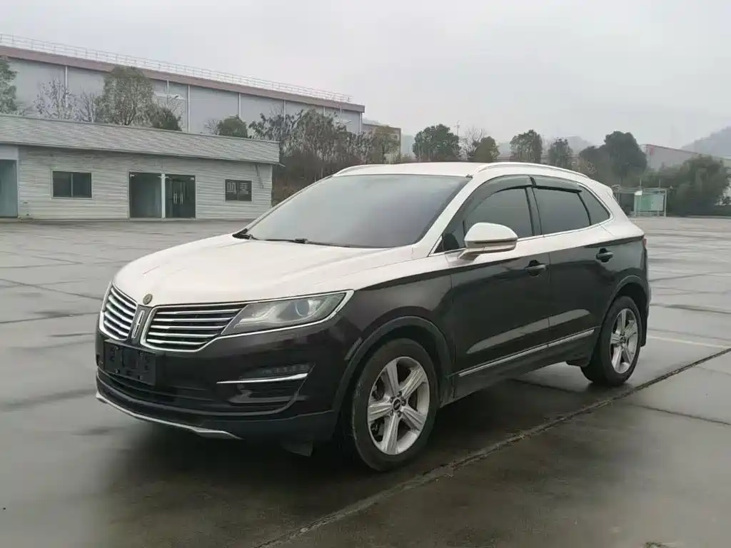 Фото 2 - Lincoln MKC
