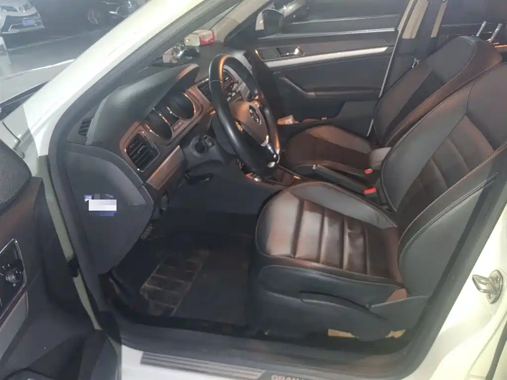 Volkswagen Lavida Tour 2017 180TSI DSG Comfort Edition фото 8