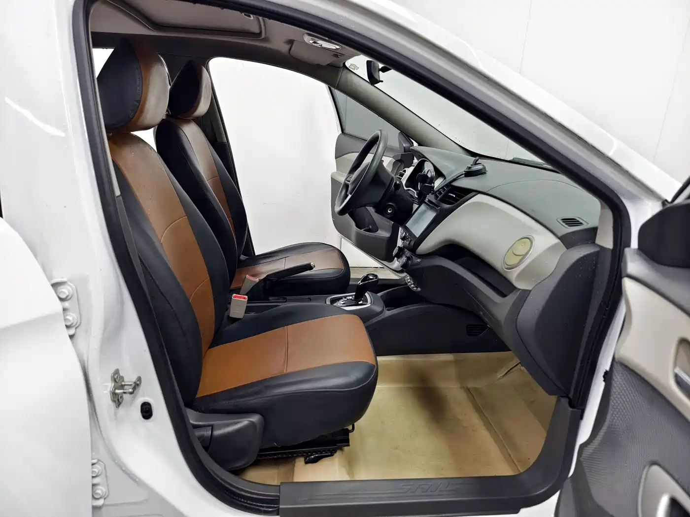 Chevrolet Sail 2015 Sail 3 1.5L AMT Happiness Sunroof Edition фото 14