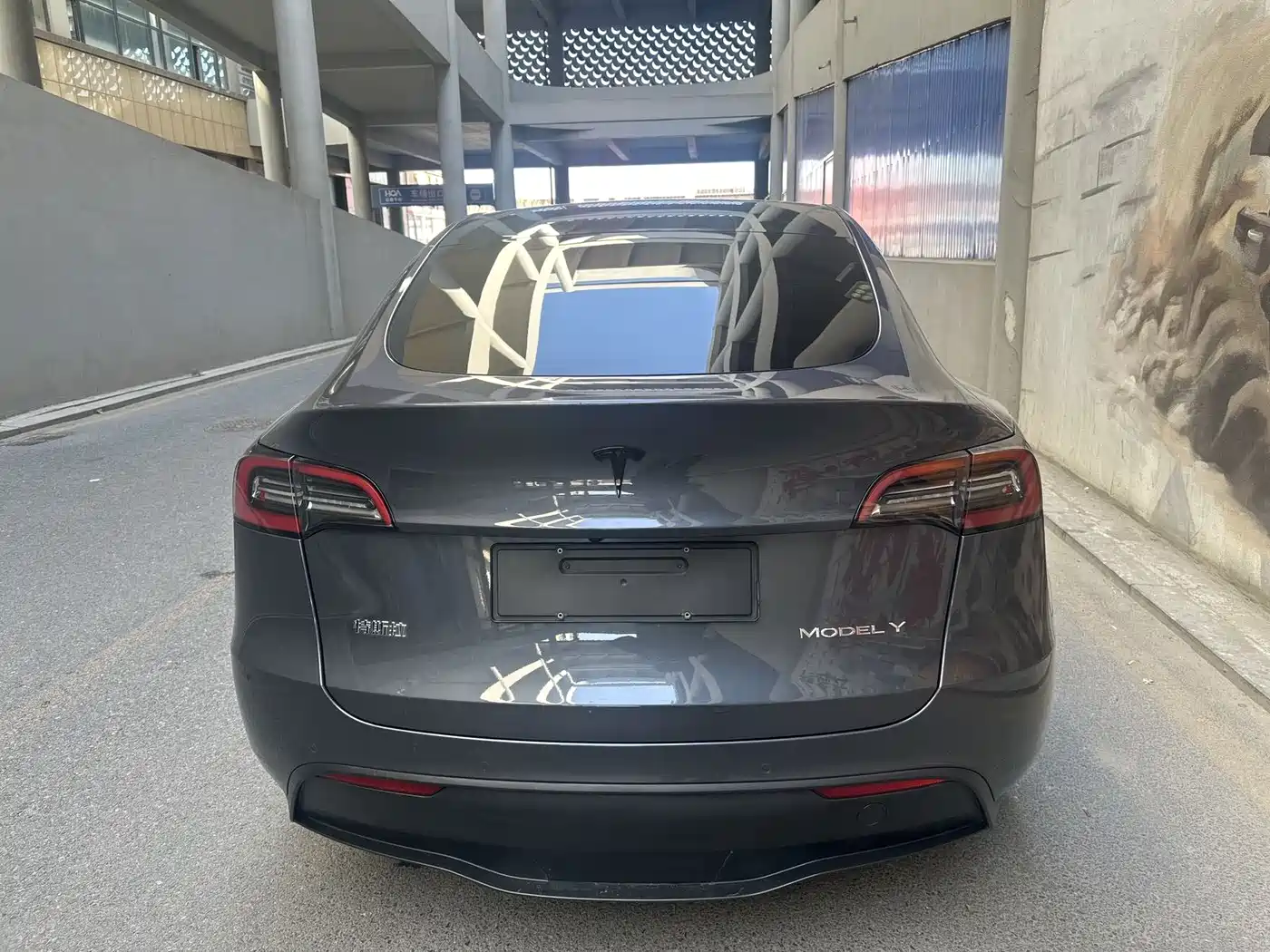 TESLA MODEL Y