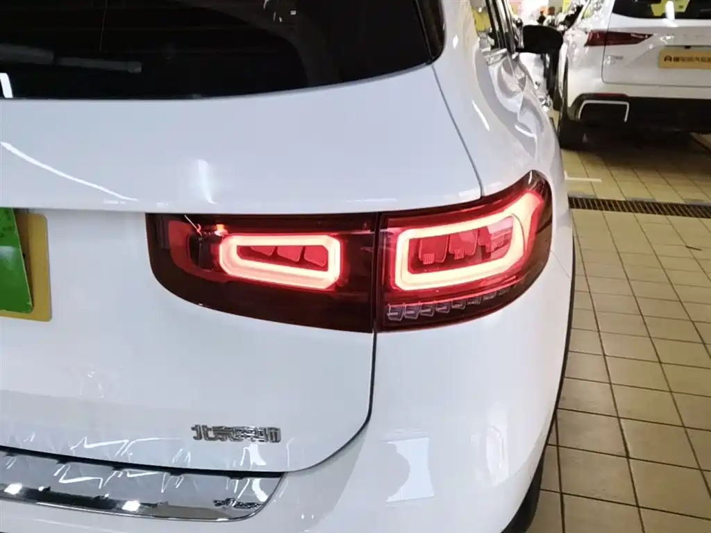 MERCEDES-BENZ GLB