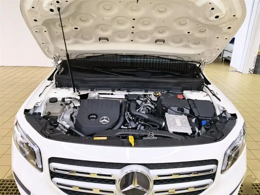 MERCEDES-BENZ GLB