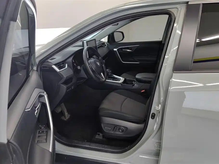 Toyota RAV4 Rongfang 2020 2.0L CVT AWD Trend Edition фото 9