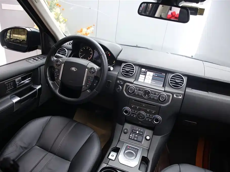 Land Rover Discovery 2015 3.0 SC V6 HSE фото 9