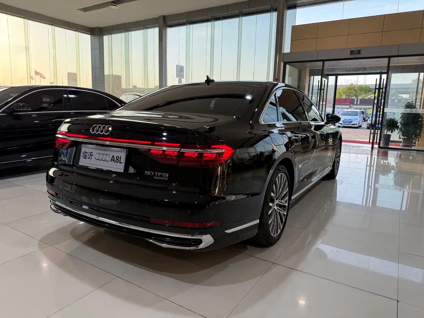 Audi A8 2023 A8L 50 TFSI quattro Premium фото 3