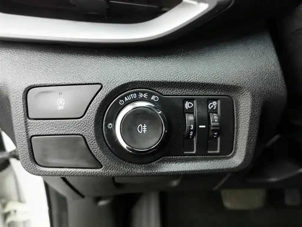 Chevrolet Volando 2018 530T Auto Sport Edition (5+2 seater) China V фото 21