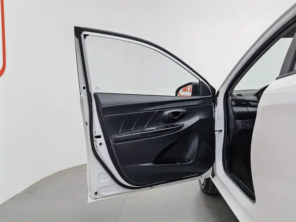 Toyota YARiS L Zhi Xuan 2021 1.5L CVT Leading Edition фото 8