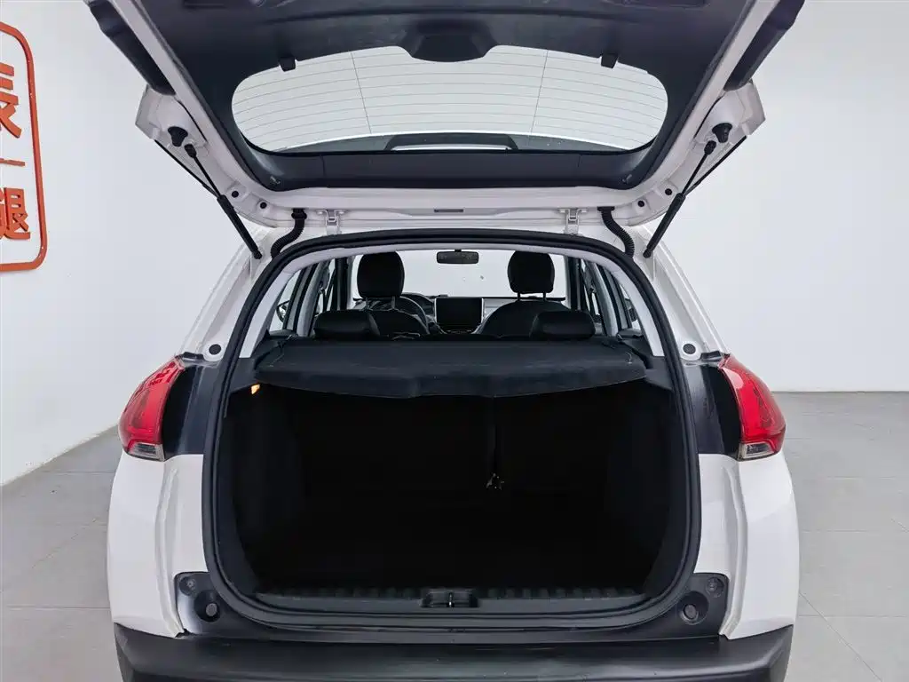 Peugeot 2008 2014 1.6L Automatic Trend Edition фото 16