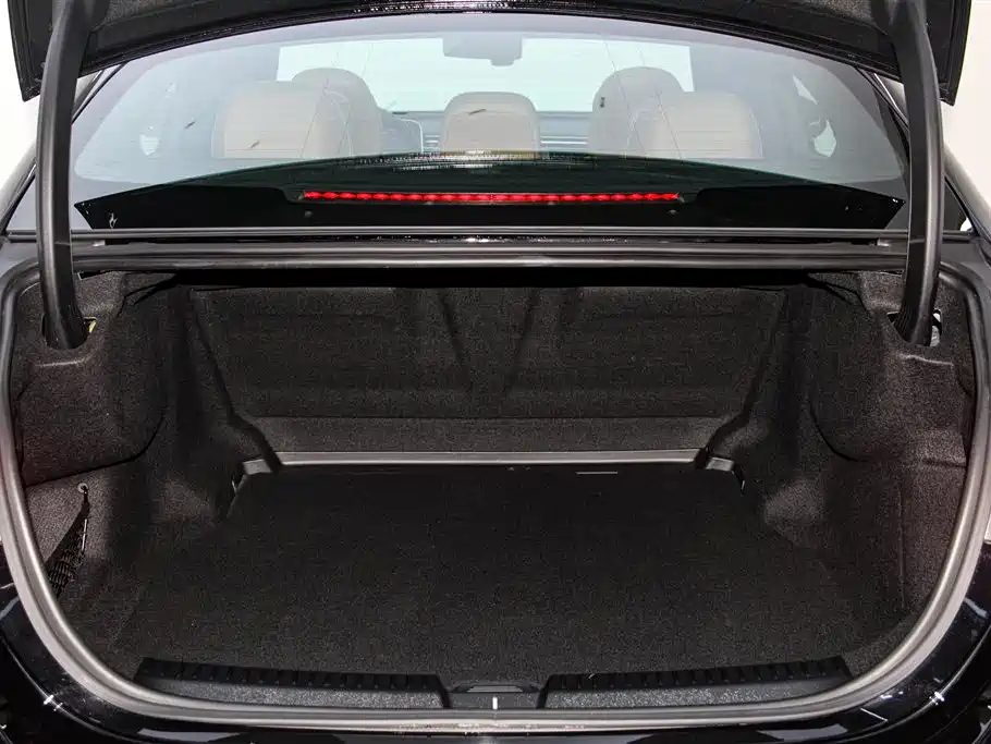 Mercedes-Benz E-Class 2024 E 300 L Fashion фото 31
