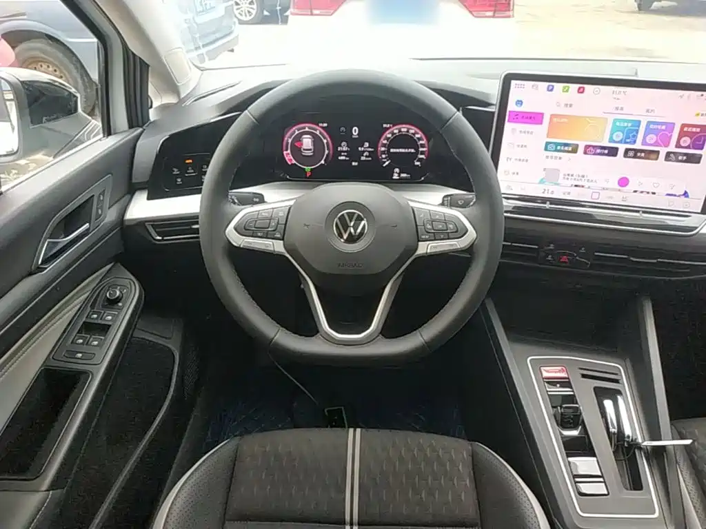 Volkswagen Golf 2025 2025 Facelift 300TSI Pro