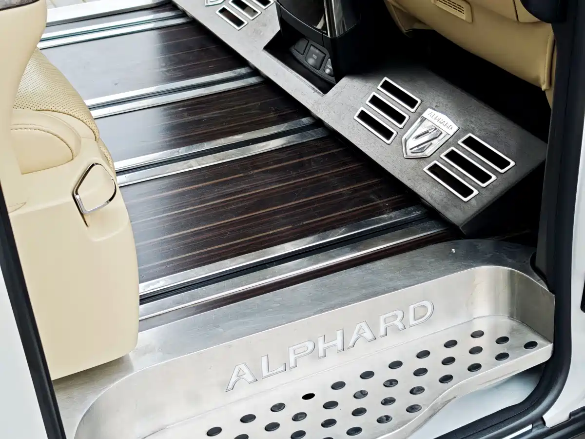 Toyota Alphard 2019 Hybrid 2.5L Premium Edition фото 7