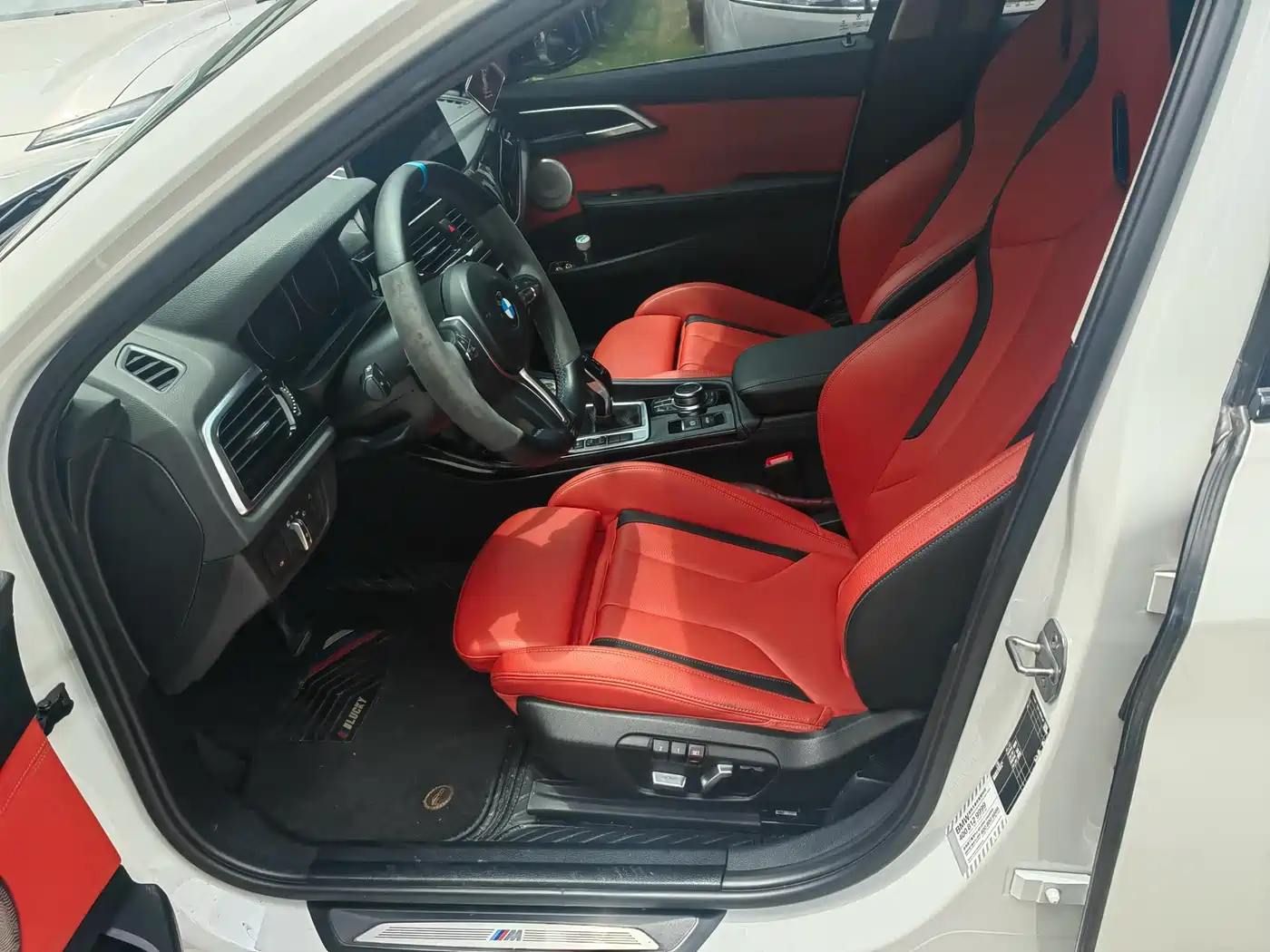 BMW 1 Series 2023 125i M Sport Shadow Edition фото 2