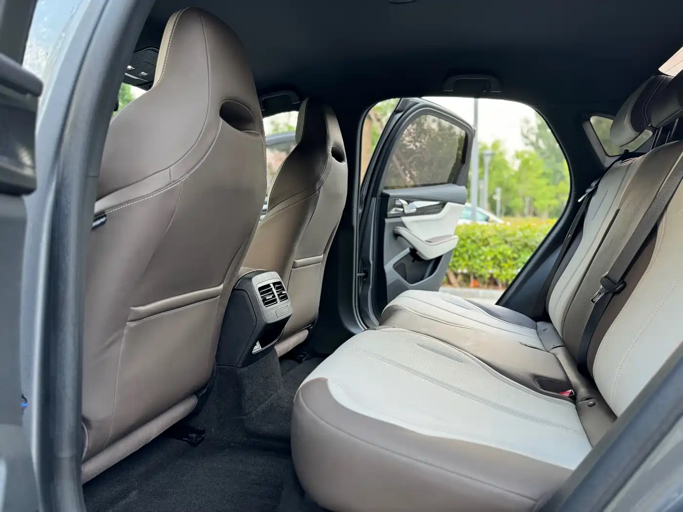 BYD Qin PLUS 2024 Glory Edition DM-i 55KM Leading фото 7