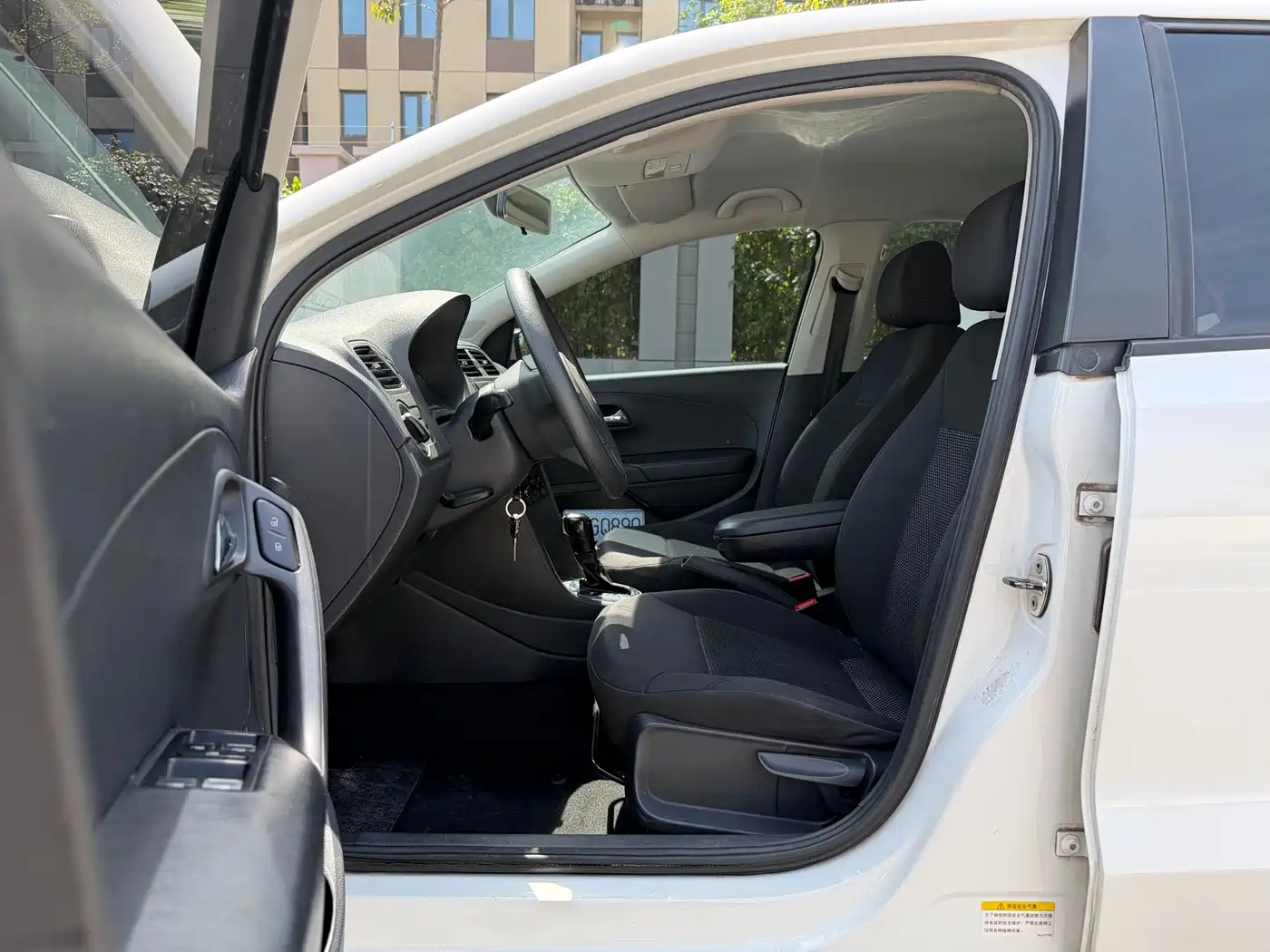 Volkswagen Polo 2013 1.4L Automatic Comfort Edition фото 5