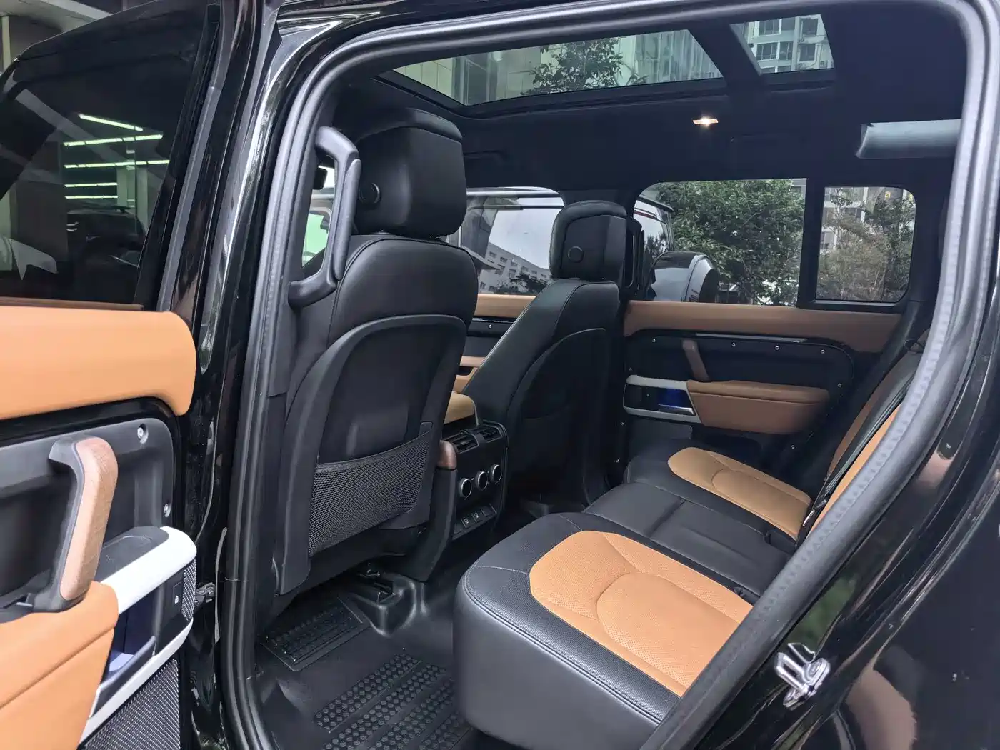 Land Rover Defender 2024 110 3.0T P400 X-DYNAMIC HSE фото 8
