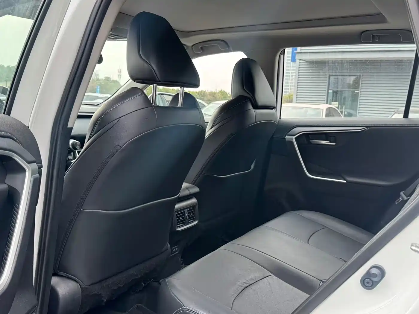 Toyota Wildlander 2023 2.0L CVT AWD Luxury PLUS фото 9