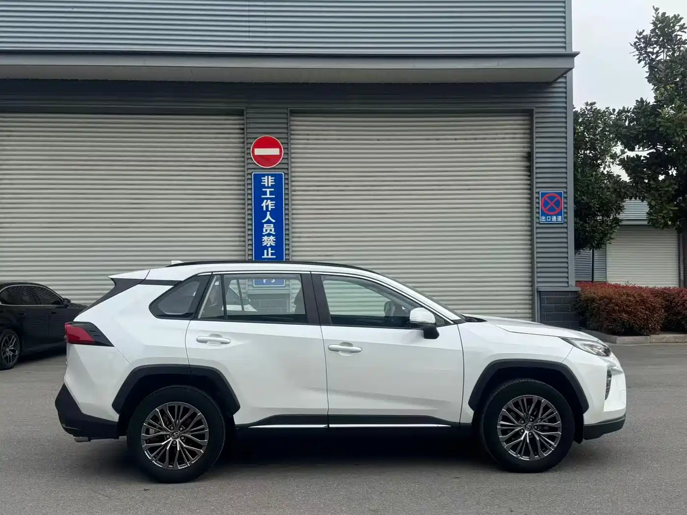 Toyota Wildlander 2023 2.0L CVT AWD Luxury PLUS фото 4