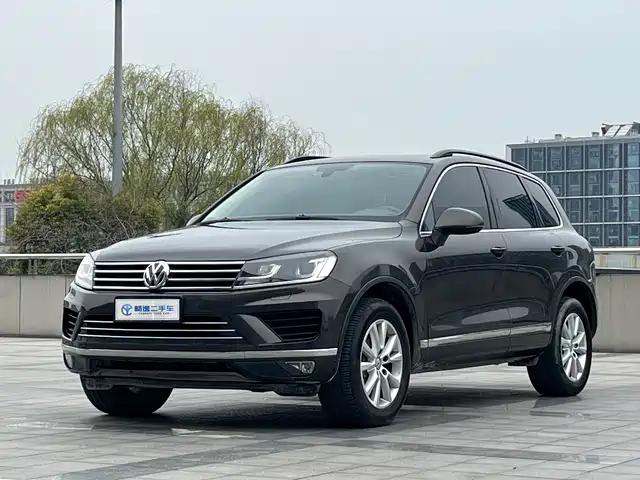 VOLKSWAGEN TOUAREG