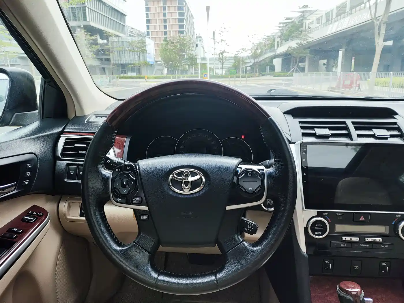 Toyota Camry 2012 2.5V Premium Navigation Edition фото 12