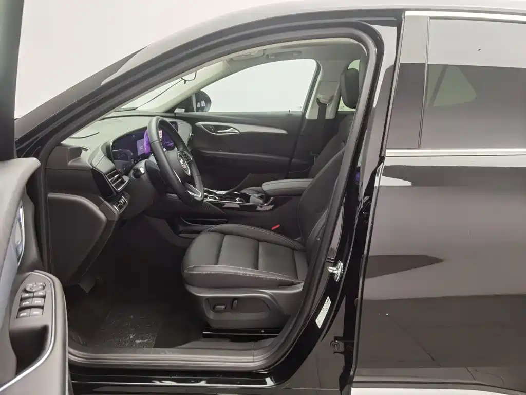 Photo 10 - Buick Envision S