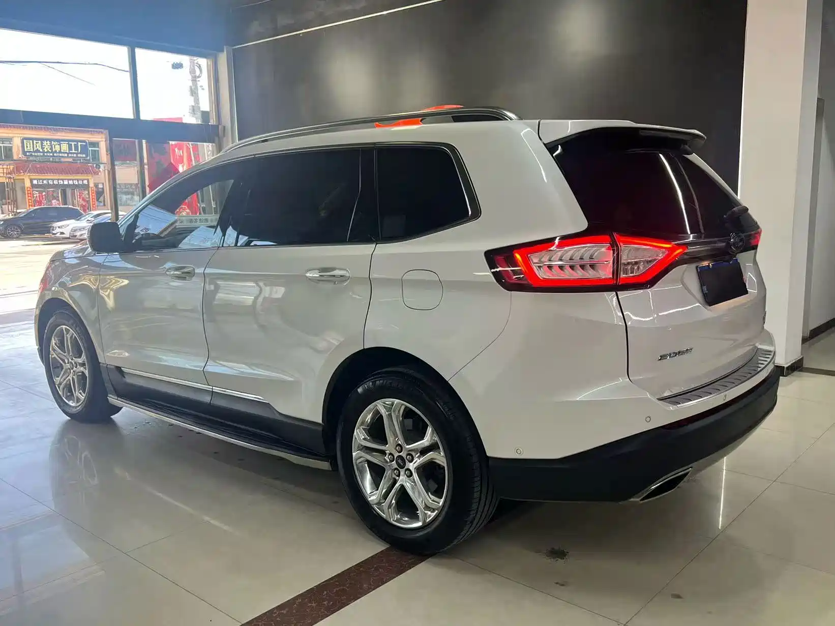 Фото 4 - Ford Edge