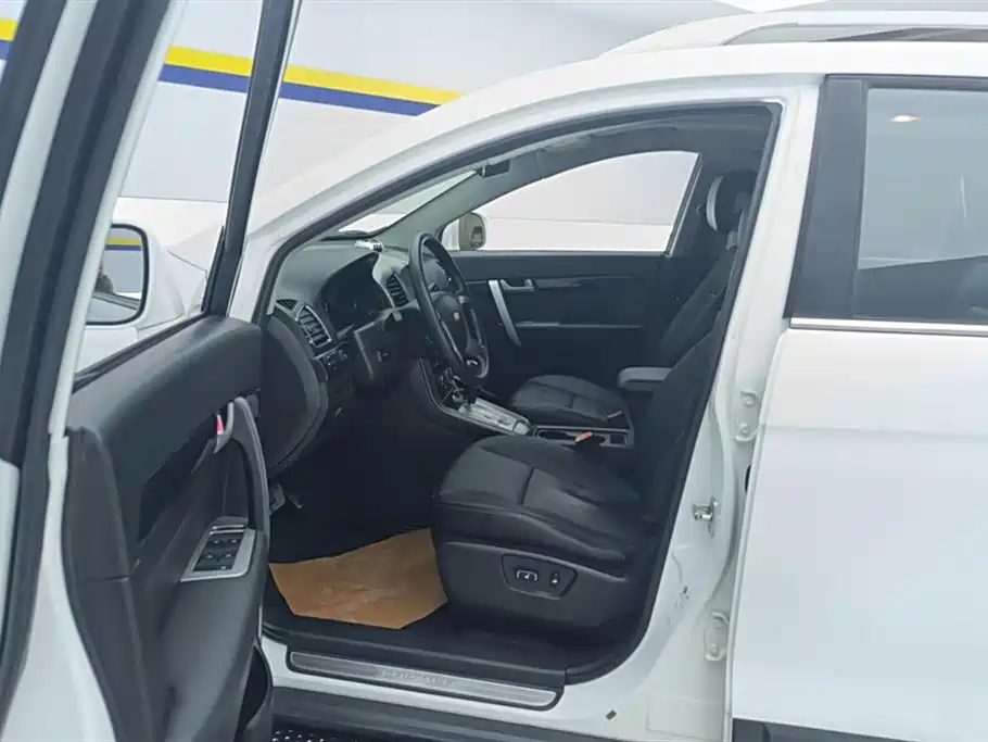 Chevrolet Captiva 2015 2.4L 2WD Urban Edition 7-seater фото 9