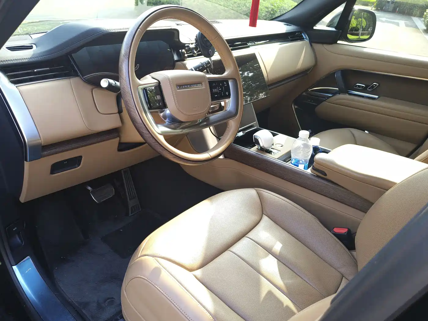 Land Rover Range Rover 2024 3.0 L6 360PS Golden Age Edition фото 4
