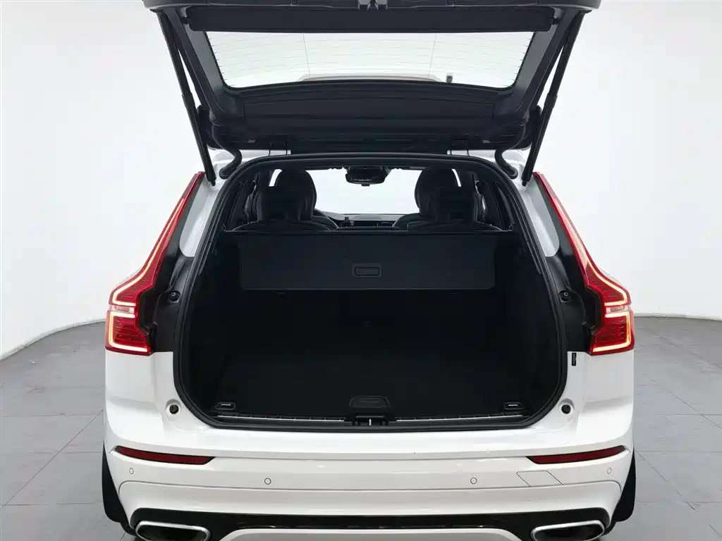 VOLVO XC60 PLUG IN HYBRID